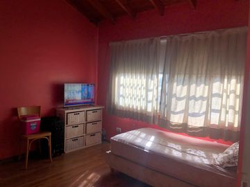 ¡GRAN OPORTUNIDAD… - INTERESANTE CASA DE DOS PLANTAS EN VILLA LUZURIAGA