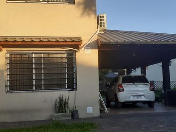¡GRAN OPORTUNIDAD… - INTERESANTE CASA DE DOS PLANTAS EN VILLA LUZURIAGA