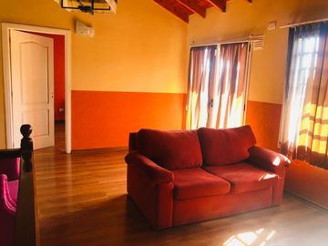 ¡GRAN OPORTUNIDAD… - INTERESANTE CASA DE DOS PLANTAS EN VILLA LUZURIAGA