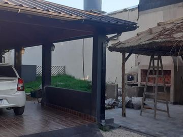 ¡GRAN OPORTUNIDAD… - INTERESANTE CASA DE DOS PLANTAS EN VILLA LUZURIAGA
