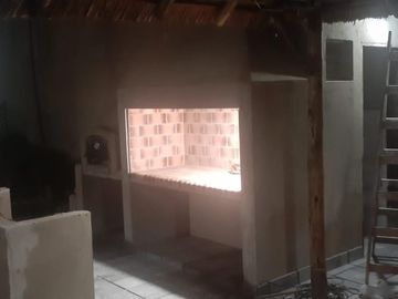 ¡GRAN OPORTUNIDAD… - INTERESANTE CASA DE DOS PLANTAS EN VILLA LUZURIAGA