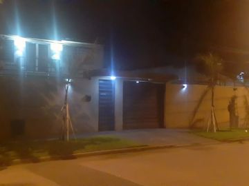 ¡GRAN OPORTUNIDAD… - INTERESANTE CASA DE DOS PLANTAS EN VILLA LUZURIAGA