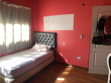 ¡GRAN OPORTUNIDAD… - INTERESANTE CASA DE DOS PLANTAS EN VILLA LUZURIAGA