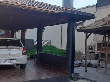 ¡GRAN OPORTUNIDAD… - INTERESANTE CASA DE DOS PLANTAS EN VILLA LUZURIAGA