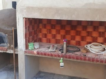 ¡GRAN OPORTUNIDAD… - INTERESANTE CASA DE DOS PLANTAS EN VILLA LUZURIAGA