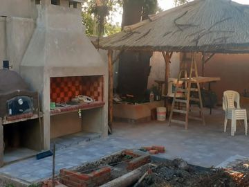 ¡GRAN OPORTUNIDAD… - INTERESANTE CASA DE DOS PLANTAS EN VILLA LUZURIAGA