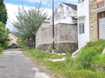 RUMAH BARU 2 LANTAI SIAP HUNI DI KAWASAN PEMDA KULON PROGO NEGO KERAS