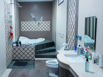 Dijual Rumah Mewah Ada Kolam Renang di Komplek Kesehatan Pesanggrahan Jakarta Selatan