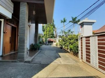Dijual Rumah Mewah Ada Kolam Renang di Komplek Kesehatan Pesanggrahan Jakarta Selatan