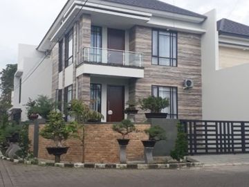 Rumah Mewah Dijual Babatan Pratama *LL