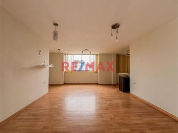 🏡 ¡Venta de Casa de 4 Pisos en Urb. Quintanas – Trujillo! 🏡
📍 Av. Federico Chopin, a pasos de avenidas principales, colegios, parques, entidades come