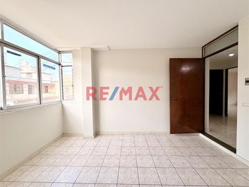 🏡 ¡Venta de Casa de 4 Pisos en Urb. Quintanas – Trujillo! 🏡
📍 Av. Federico Chopin, a pasos de avenidas principales, colegios, parques, entidades come