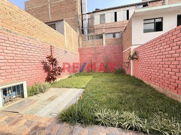 🏡 ¡Venta de Casa de 4 Pisos en Urb. Quintanas – Trujillo! 🏡
📍 Av. Federico Chopin, a pasos de avenidas principales, colegios, parques, entidades come