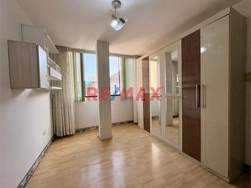 🏡 ¡Venta de Casa de 4 Pisos en Urb. Quintanas – Trujillo! 🏡
📍 Av. Federico Chopin, a pasos de avenidas principales, colegios, parques, entidades come