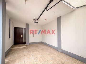 🏡 ¡Venta de Casa de 4 Pisos en Urb. Quintanas – Trujillo! 🏡
📍 Av. Federico Chopin, a pasos de avenidas principales, colegios, parques, entidades come