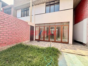 🏡 ¡Venta de Casa de 4 Pisos en Urb. Quintanas – Trujillo! 🏡
📍 Av. Federico Chopin, a pasos de avenidas principales, colegios, parques, entidades come
