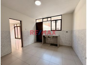 🏡 ¡Venta de Casa de 4 Pisos en Urb. Quintanas – Trujillo! 🏡
📍 Av. Federico Chopin, a pasos de avenidas principales, colegios, parques, entidades come