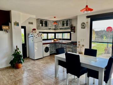 Casa de 4 ambientes en Barrio Los Troncos