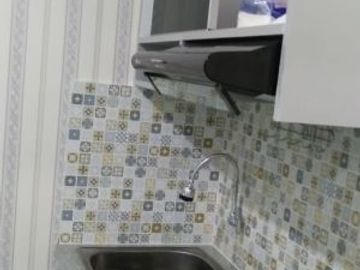 Apartemen green pramuka city studio bulanan full furnish