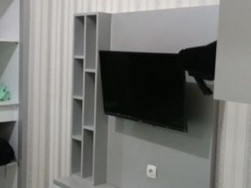 Apartemen green pramuka city studio bulanan full furnish