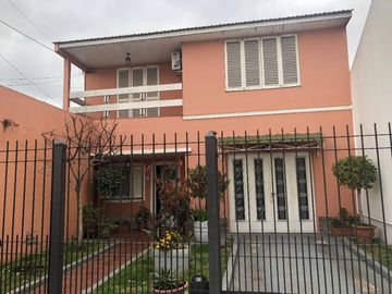 CHALET EN BANFIELD ESTE.