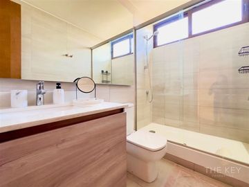 Departamento venta de 4 dorm y serv. salita Lo Barnechea