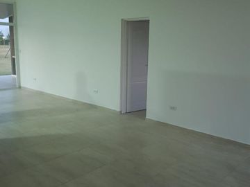 CASA EN BARRIO CERRADO A ESTRENAR