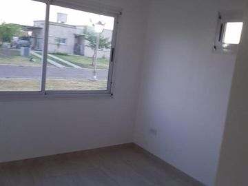 CASA EN BARRIO CERRADO A ESTRENAR