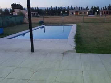 CASA EN BARRIO CERRADO A ESTRENAR