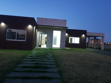 CASA EN BARRIO CERRADO A ESTRENAR