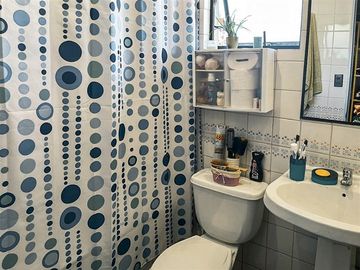 Casa de 4 dormitorios con piscina y 2 estacionamientos