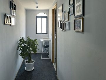 Casa de 4 dormitorios con piscina y 2 estacionamientos