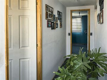 Casa de 4 dormitorios con piscina y 2 estacionamientos