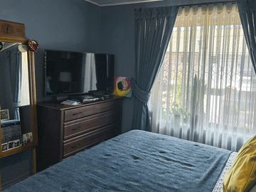 Casa de 4 dormitorios con piscina y 2 estacionamientos