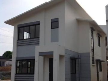 3BR 3T&B 1CG H&L in Cainta near Marcos Hiway