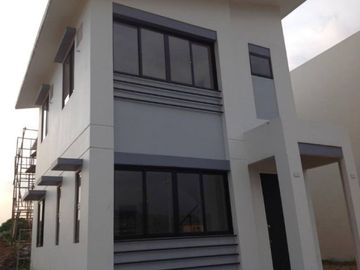 3BR 3T&B 1CG H&L in Cainta near Marcos Hiway