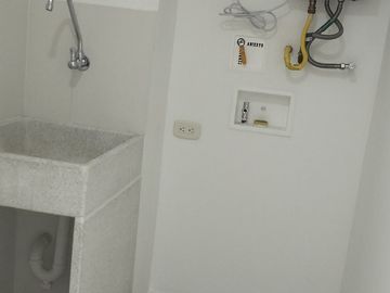 apartamento en arriendo/venta en maderos del retiro. Cod A401154