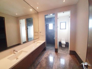 RESIDENCIA EN VENTA COL. DEL VALLE, SAN PEDRO GARZA GARCÍA