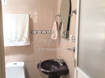 CASA EN VENTA, PORTALES DE SAN SEBASTIAN, UN PISO, 2 REC. 2 AUTOS, S/A SN PANCHO