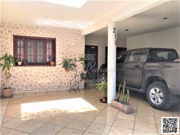 CASA EN VENTA, PORTALES DE SAN SEBASTIAN, UN PISO, 2 REC. 2 AUTOS, S/A SN PANCHO