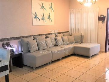 CASA EN VENTA, PORTALES DE SAN SEBASTIAN, UN PISO, 2 REC. 2 AUTOS, S/A SN PANCHO