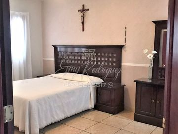 CASA EN VENTA, PORTALES DE SAN SEBASTIAN, UN PISO, 2 REC. 2 AUTOS, S/A SN PANCHO
