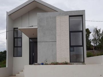 RUMAH KONSEP INDUSTRIAL JEPANG DI CILEUNYI CIKALANG