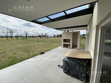 Casa A Estrenar en barrio El Trebol, Haras Santa María