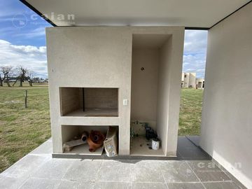 Casa A Estrenar en barrio El Trebol, Haras Santa María