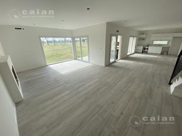 Casa A Estrenar en barrio El Trebol, Haras Santa María