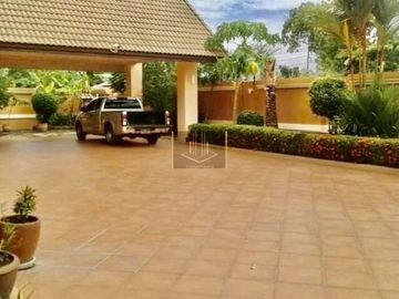 Pool villa for sale close beach Naklua