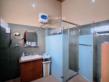 Rumah Dengan Tanah Luas Strategis Dekat UIN Dan MRT Lebak Bulus