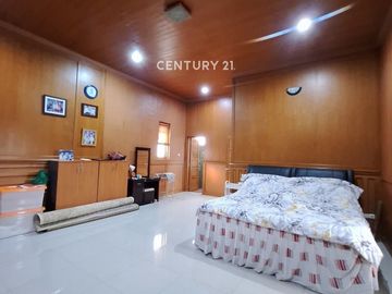 Rumah Dengan Tanah Luas Strategis Dekat UIN Dan MRT Lebak Bulus