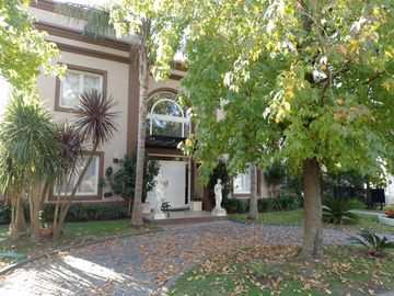 Venta de casa 6 ambientes Barrio Privado el Buen Retiro